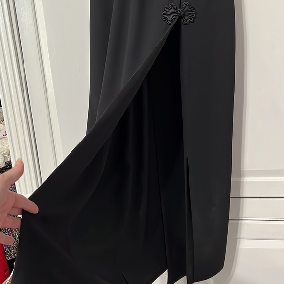 Maggie London Short-Sleeved V-Neck Black Column Partial Wrap Dress - Picture 5 of 8